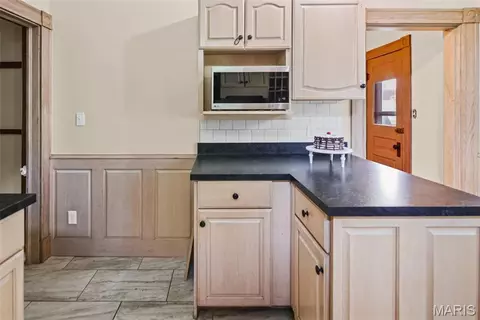 Kitchen - 407 E 9th St, Alton, IL 62002 photo 6 of 7
