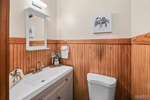 Bath - 407 E 9th St, Alton, IL 62002 photo 1 of 2