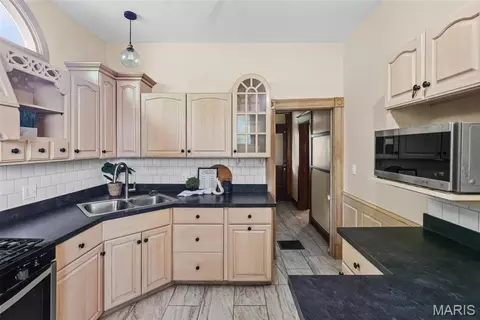 Kitchen - 407 E 9th St, Alton, IL 62002 photo 4 of 7