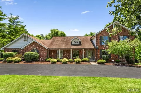 1289 Tammany Ln, Saint Louis, MO 63131