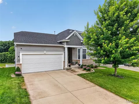248 Thorn Brook Dr, O'fallon, MO 63366
