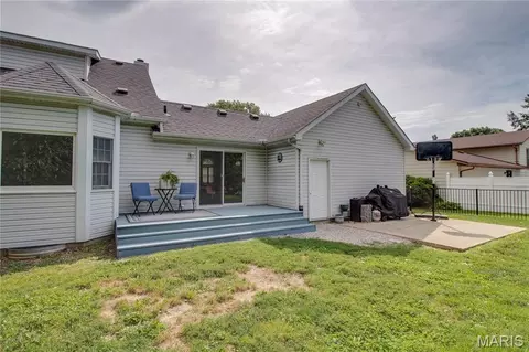 Exterior - 24 Islander Dr, Brighton, IL 62012 photo 8 of 13