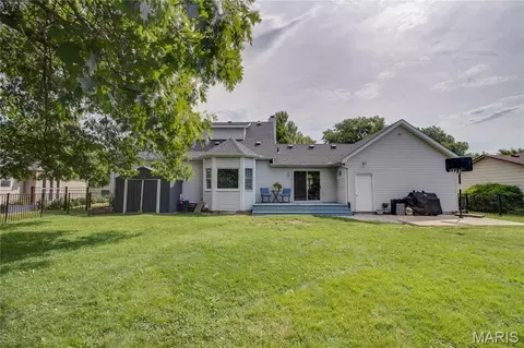 Exterior - 24 Islander Dr, Brighton, IL 62012 photo 7 of 13