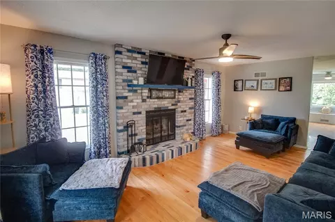 Living - 24 Islander Dr, Brighton, IL 62012 photo 2 of 2