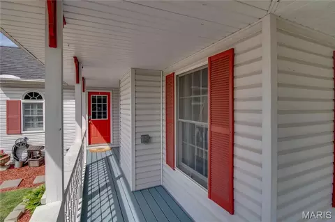 Exterior - 24 Islander Dr, Brighton, IL 62012 photo 4 of 13