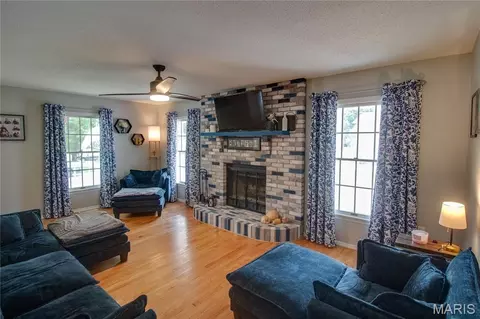 Living - 24 Islander Dr, Brighton, IL 62012 photo 1 of 2