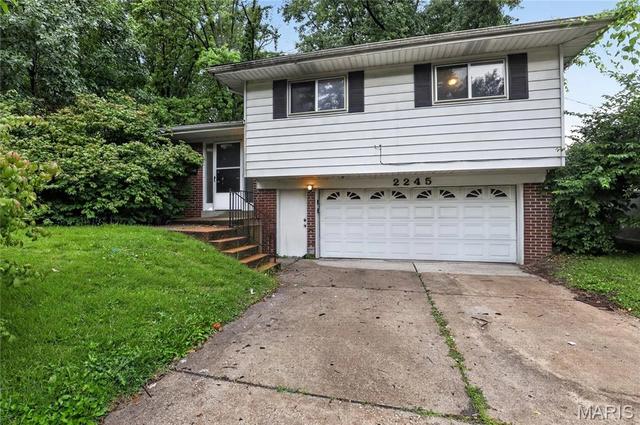 2245 N Elizabeth Ave, Florissant, MO 63031