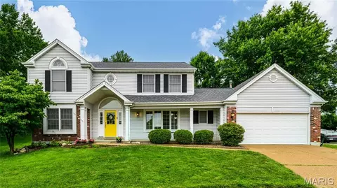 6 Lost Meadow Ct, Saint Charles, MO 63303