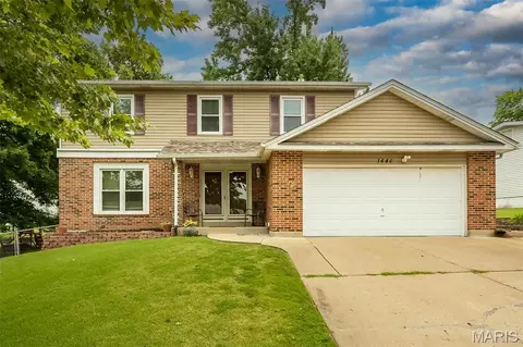 1440 Glenlea Dr, Maryland Heights, MO 63043