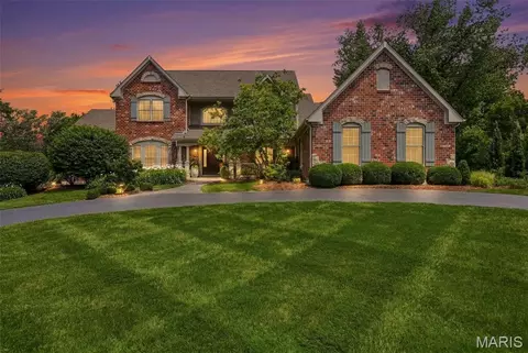 121 Ballas Ct, Saint Louis, MO 63131