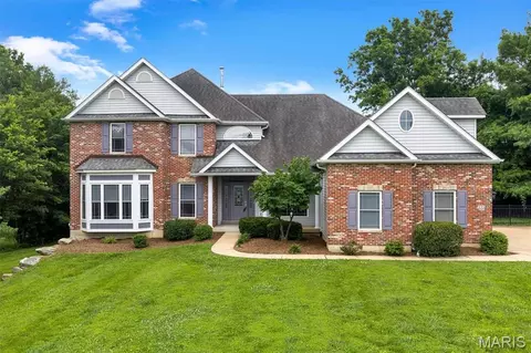 335 Summit Rd, Fenton, MO 63026
