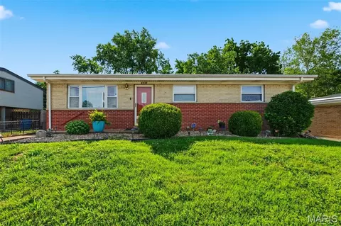 6908 Howdershell Rd, Hazelwood, MO 63042