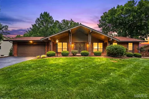 1538 Woodroyal West Dr, Chesterfield, MO 63017