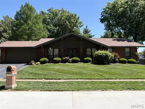 1538 Woodroyal West Dr, Chesterfield, MO 63017