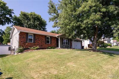 137 Universal Dr, Saint Peters, MO 63376