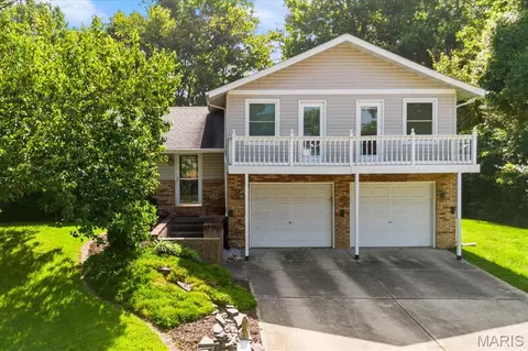 700 Andra Dr, Maryville, IL 62062