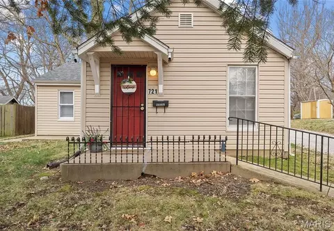 721 N Elizabeth Ave, Ferguson, MO 63135