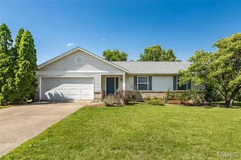 216 Maple Point Dr, Saint Charles, MO 63304