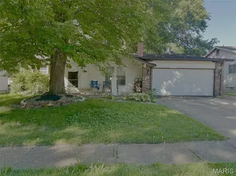 516 Queen Ann Dr, Hazelwood, MO 63042