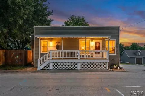415 Mcdonough St, Saint Charles, MO 63301