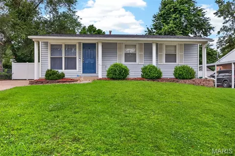 921 Gustane Dr, Saint Charles, MO 63301