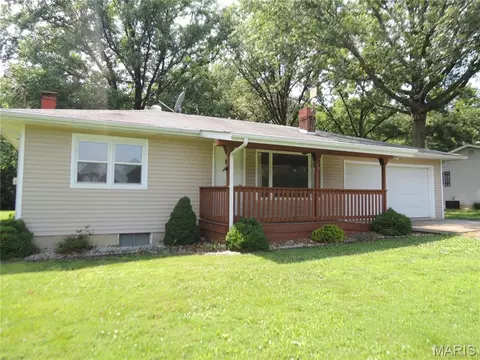 1291 Red Ball Trl, Greenville, IL 62246
