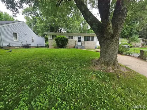 7480 Castro Dr, Saint Louis, MO 63135