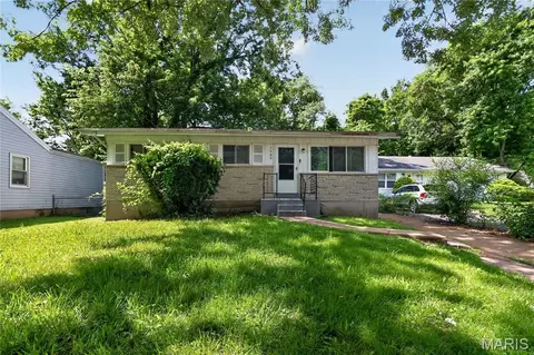 7480 Castro Dr, Saint Louis, MO 63135