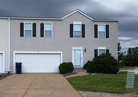 37 Chesterfield Ct, Wentzville, MO 63385