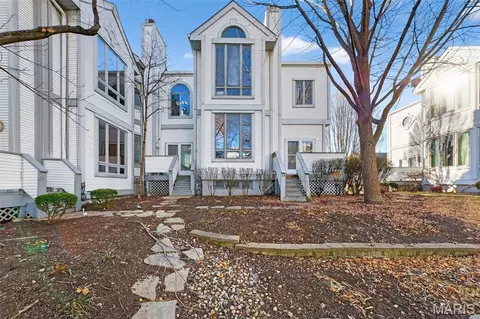 28 Columbus Square Dr, Saint Louis, MO 63101