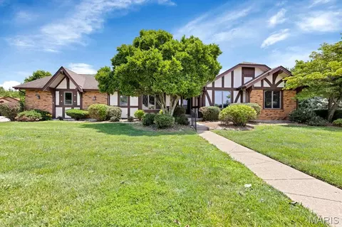 1 Wood Eagles Ct, Saint Charles, MO 63303