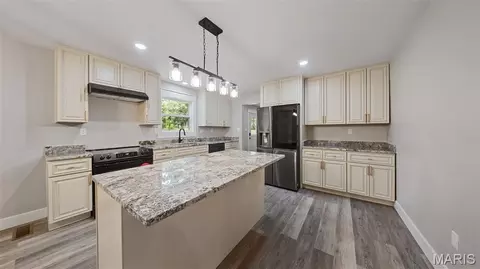 Kitchen - 1657 Dent County Road 2130, Rolla, MO 65401 photo 1 of 2