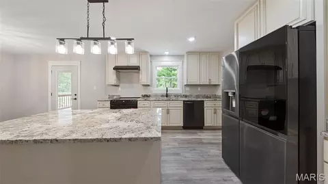 Kitchen - 1657 Dent County Road 2130, Rolla, MO 65401 photo 2 of 2