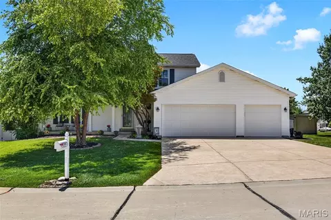 7296 Picasso Dr, Dardenne Prairie, MO 63368