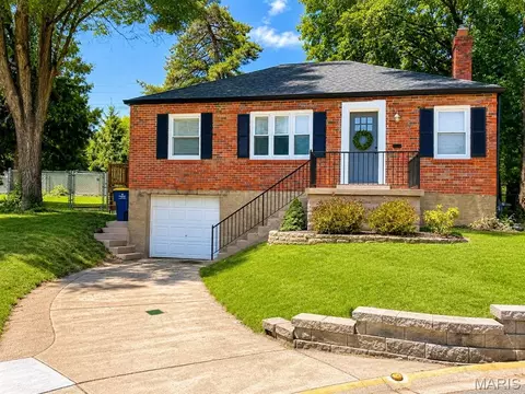 2901 Wingate Ct, Saint Louis, MO 63119