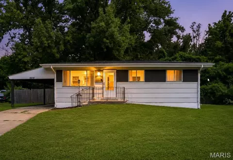 10230 Lynncrest Ct, Saint Louis, MO 63136