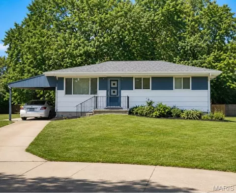 10230 Lynncrest Ct, Saint Louis, MO 63136