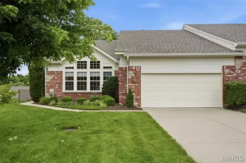 835 Stone Meadow Dr, Chesterfield, MO 63005