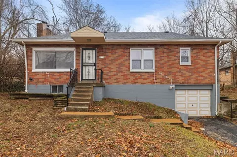 375 Adrian Dr, Saint Louis, MO 63137