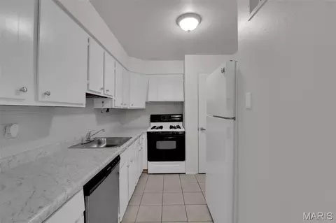 Kitchen - 128 Shadalane Unit Apt A Walk, Ballwin, MO 63011 photo 1 of 3