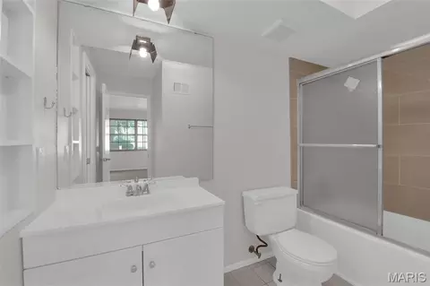 Bath - 128 Shadalane Unit Apt A Walk, Ballwin, MO 63011 photo 1 of 2