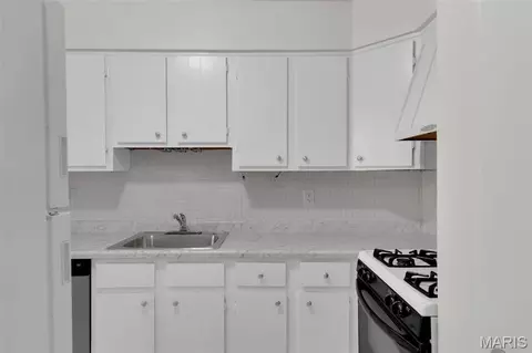 Kitchen - 128 Shadalane Unit Apt A Walk, Ballwin, MO 63011 photo 2 of 3