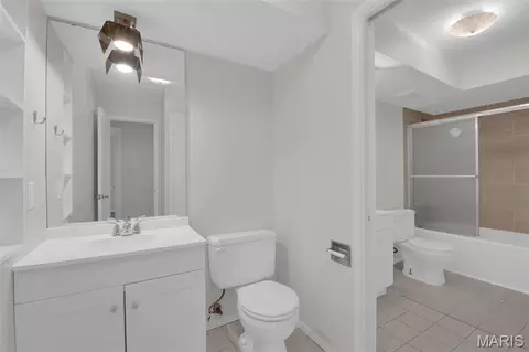 Bath - 128 Shadalane Unit Apt A Walk, Ballwin, MO 63011 photo 2 of 2