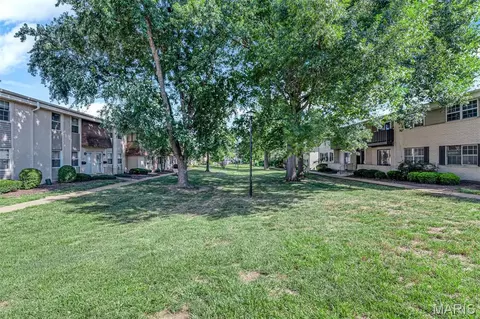 Exterior - 128 Shadalane Unit Apt A Walk, Ballwin, MO 63011 photo 2 of 6
