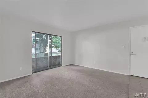 Living - 128 Shadalane Unit Apt A Walk, Ballwin, MO 63011 photo 2 of 3