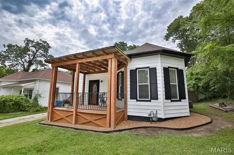 132 E High St, Edwardsville, IL 62025