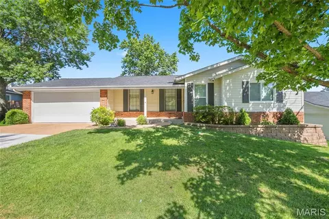 5812 Birch Hollow Dr, Saint Louis, MO 63129