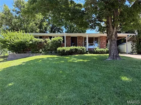 3006 Rodapa Dr, Mehlville, MO 63125