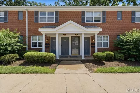 8916 N Swan Cir, Saint Louis, MO 63144