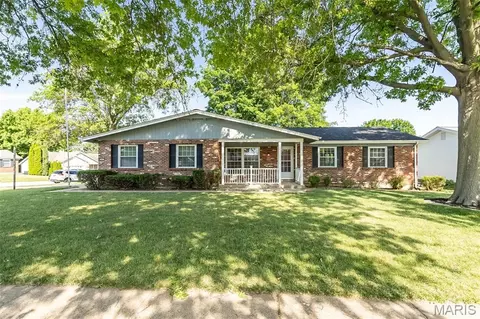 11716 Minot Dr, Bridgeton, MO 63044